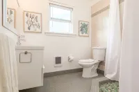 Beachfront House near SF w/ Parking (5)