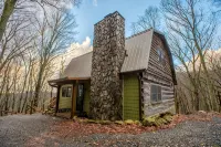 Serene Mtn cabin, views, hot tub, skiing, hiking, close to Asheville - Alphydda