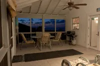 Secluded & Quiet Beachfront Home w/ Beautiful View on Lochabar Bay. Family fun! - 3 ดาว