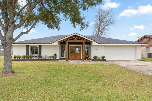 Modern Getaway - Near Golf & Casinos - 4-Star