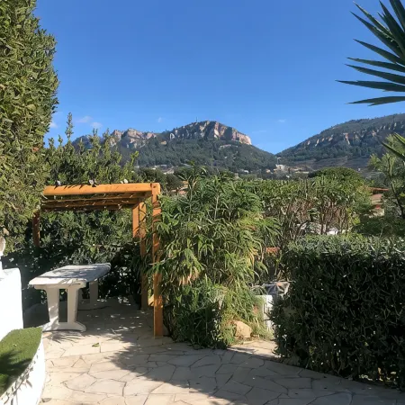 Bougainvillea full center in villa T2 58m2 terrace / garden + private garage