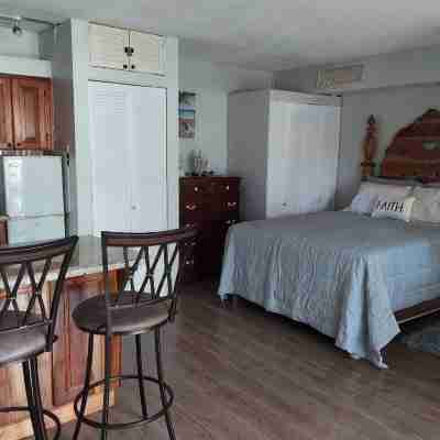 24 gated security studio apartment, Seawind on the bay Freeport Mobay Rooms