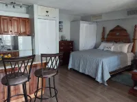 24 gated security studio apartment,  Seawind on the bay Freeport Mobay - 2つ星