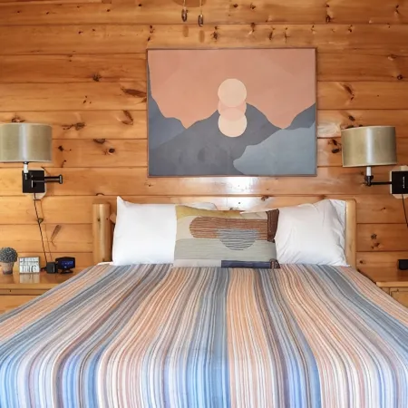 Awesome Mountain Views. Minutes to Nat’l Park. Dog Friendly! Sleeps up to 8.