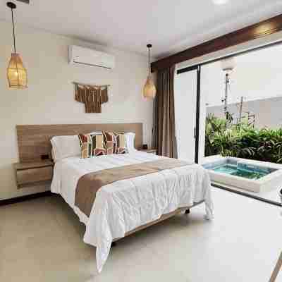 Cozy private studio with WiFi, AC, jacuzzi, volcano views, 8min drive to Fortuna Rooms