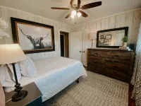 Midtown Cottage- Self Check-In & Centrally Located in Owensboro - 3-Star