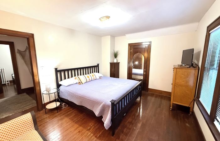 The Riverside Brickhouse- 6 Bedrooms, 2 Bathroom, Riverviews, Grill, AC/Wifi