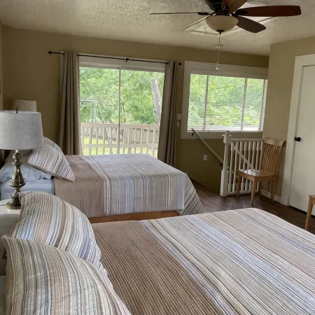Frio Riverfront House+Bunkhouse, Volleyball Pool, Pavillion!