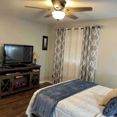 Beechside Breeze Luxury Condo with pool & hot tub