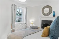 Private garden & central location  within 5 min walk of town - Wifi