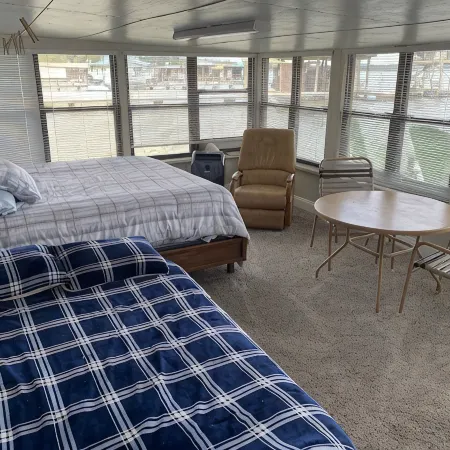 Beautiful Home on Kingsley Lake with Private Dock, 4 Kayaks