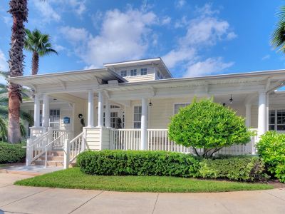 Beautifully Decorated Condo, St. Simons Island, 8 Minutes to Beach, Heated Pool
