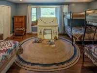NEW!! Amazing Views & 2 porches. 2 Dens. Fire Pit. Hot Tub. Game Room. Smart TVs Hotels in Watauga