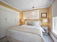 1 Min Walk to Downtown! Outdoor Patio! 5 Star Luxury! Golf Cart Rental! Hotels in Mount Dora