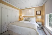 1 Min Walk to Downtown! Outdoor Patio! 5 Star Luxury! Golf Cart Rental!