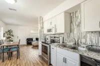 Quiet Naples Home: Walking Distance to Downtown. Pet Friendly! - Homestays