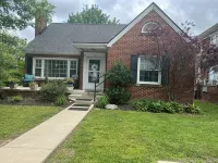 Lovely Home: Sleeps 9, Fire-Pit, Walk to Downtown, Eku, & Parks; 2Miles to I-75 - 4-Star