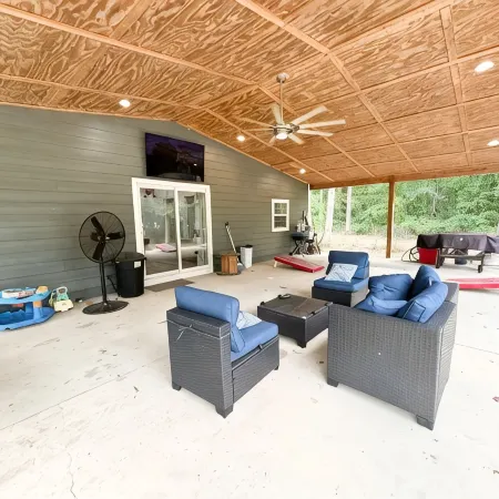 Charming Lakefront Cabin