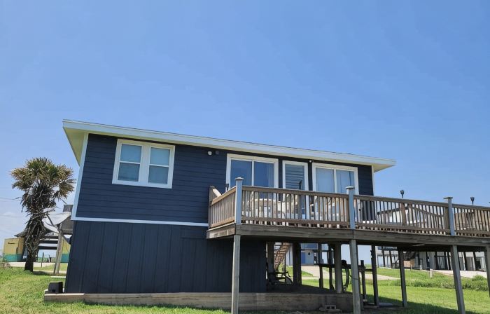 BEACH FRONT ISLAND COTTAGE 3 BEDROOM,1 BA  PETS MUST BE DECLARED WHEN BOOKED.