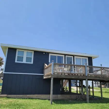 BEACH FRONT ISLAND COTTAGE 3 BEDROOM,1 BA  PETS MUST BE DECLARED WHEN BOOKED.