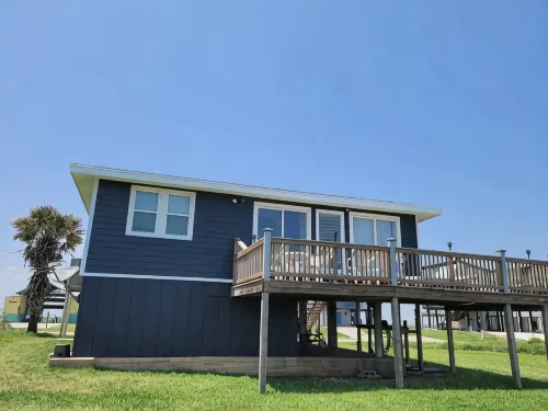 BEACH FRONT ISLAND COTTAGE 3 BEDROOM,1 BA  PETS MUST BE DECLARED WHEN BOOKED. - 3-Star