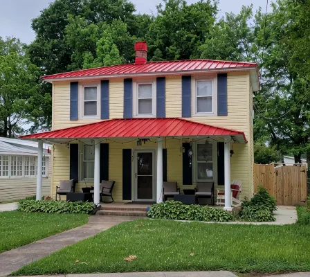 Charming 4-bedroom, 2-bath cottage, dog friendly, AC, WiFi, 1 block to beach - 3-Star