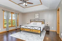 Close to the Ark! Incredible views on 10 private acres w/ firepits! - 4-Star