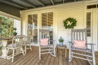 Walk Downtown! Large Pool, Hot tub, Fire pit, Close to EVERYTHING! - WiFi