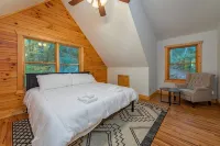 Creekside Cabin • Hot Tub • Decks - Chalets