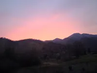 Lux 2/2 w/Firepit Next to Kaweah River & 10 Min from Sequoia National Park - 4-Sterne