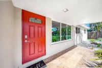 Heated Pool! Close to Beach & Shops! - 4 ดาว