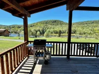 Authentic Hemlock Log Cabin 4 Bedroom Ski Chalet On Lake And Next To Ski Slopes - 4성급