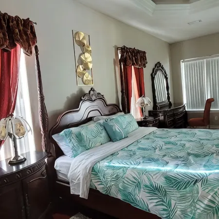 Gorgeous 5 bedroom home w/ pool. Close to  Destin Beaches. No cleaning fee!
