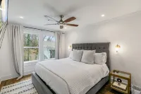 Location!! - The Davidson - Charming Home in Fayetteville Historic District - 4-Star