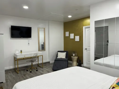 Cozy Private Entire Studio Suite Independent Guest Entrance - Condos