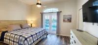 Five Star 3Bd Waterfront Canal Home w/ Private Pool/Spa & Boat Dock. - Jacuzzi