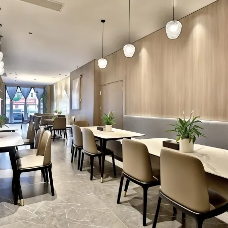 Jinge E-Sports Hotel (Hangzhou Lin'an Wanhua Plaza)