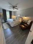 Simply Charming Nest-Nearly brand new, central, super clean, well appointed. - Wifi