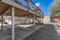 Downtown Townhouse w/Hot Tub, A/C & Sleeps 8! - Holiday bungalows