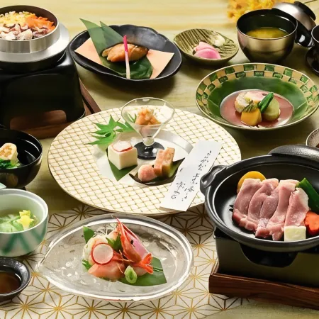 Kaga Katayamazu Onsen Kasuikyo (APA Hotel) Отели рядом с достопримечательностью «Станция Kaga Onsen»