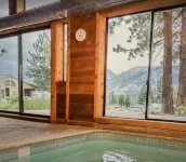 Year round fun luxury location steps to Village, close to all outdoor activities - piscina