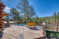 Spacious cabin in the woods w/ a private hot tub, deck, & fireplace  SUV  needed - シャレー