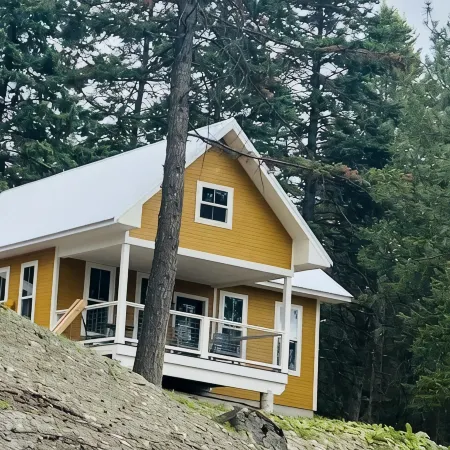 Enchanting cabin with WiFi in Lakeside