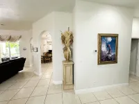 Aura Palms - Elegant 5Br Retreat with Pool & Hot Tub - 4-Star