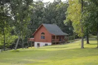 Romantic Log Cabin w/ Hot Tub, Near Mississippi River Retreat - Chalets
