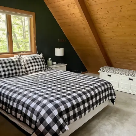 Cozy 3-bdrm with Ossipee Lake access, near White Mntns, Skiing, Shopping, Hiking Hoteles en Freedom