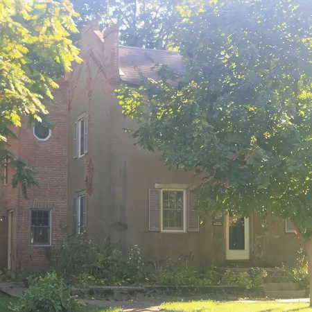 Historic 1840s Lamoreaux House / Modern Addition
