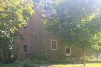 Historic 1840s Lamoreaux House / Modern Addition - Wifi
