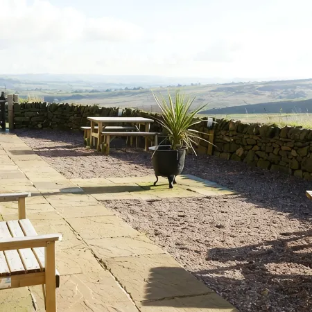 Curlew Cottage, Historic Barn with Breathtaking Views. Pet Friendly. EV Type 2.