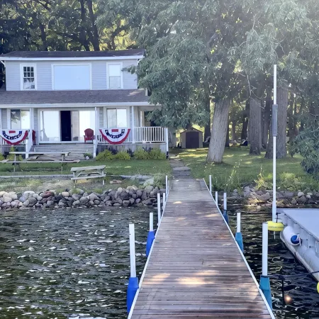 Grey Wolf Family Style Cottage on Wolf Lake Waterfront